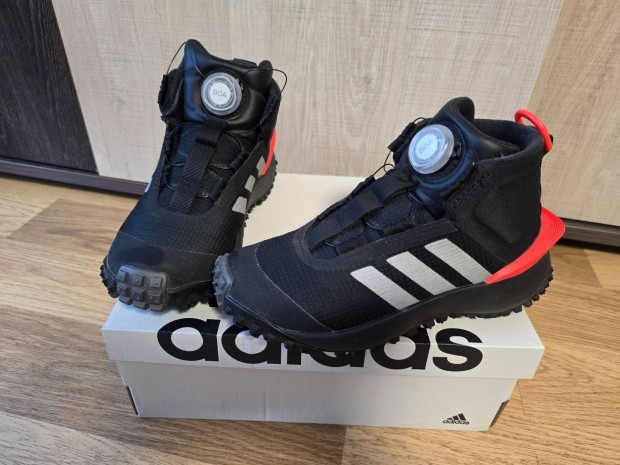 Adidas bakancs
