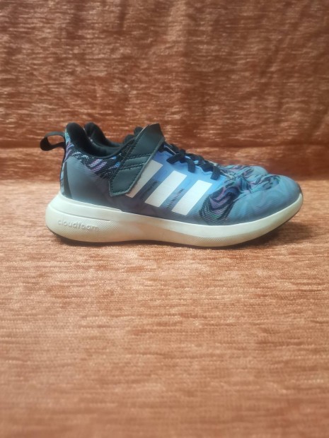 Adidas cip 35-es