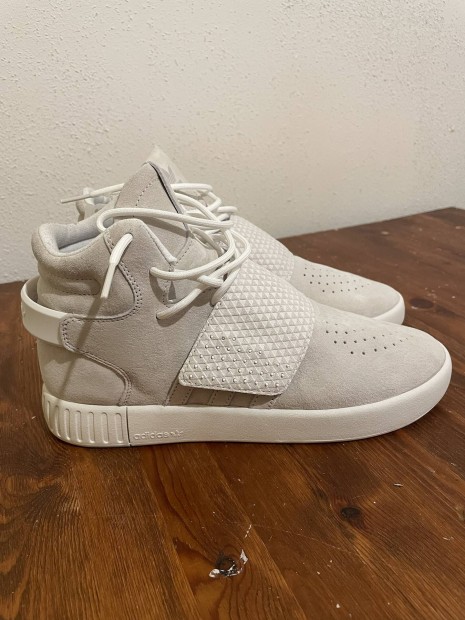 Adidas cip, Adidas Tubular Invader 40-es