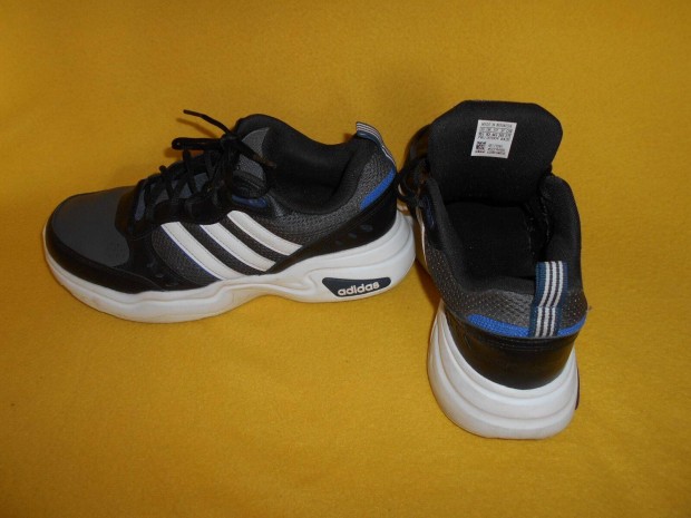 Adidas frfi cip 44,2/3 -os. Csaknem j - flron