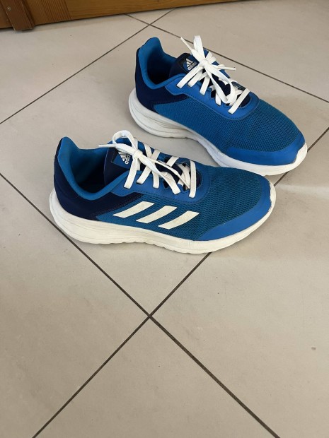 Adidas fiú cipő