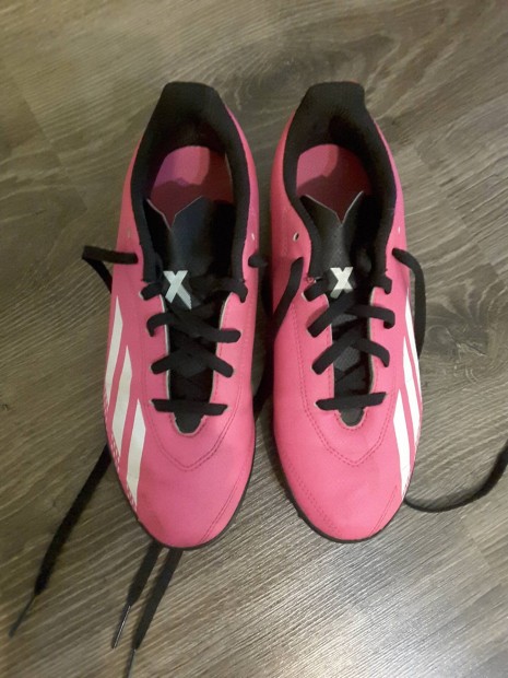 Adidas foci cipő