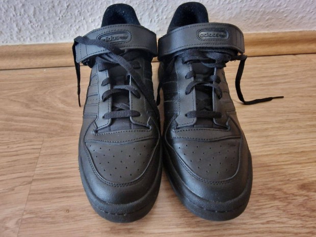 Adidas forum low black size 46