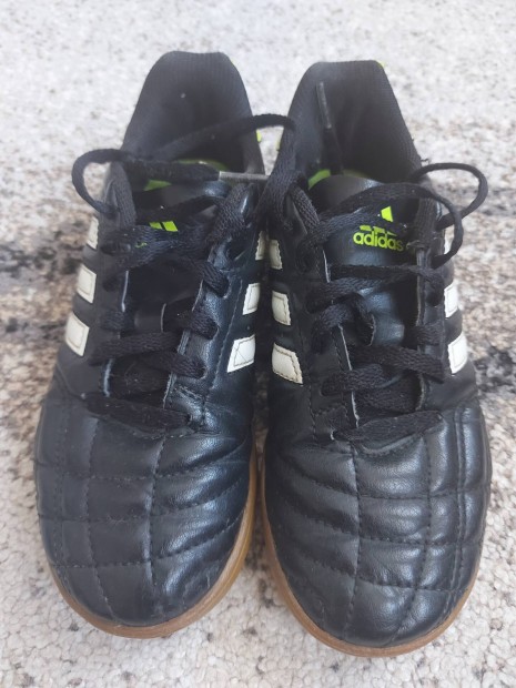 Adidas gyerek  terem foci cip 36