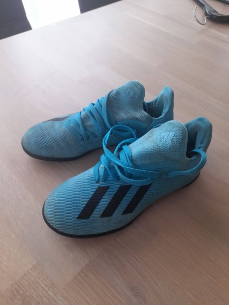 Adidas gyerek focicip 33