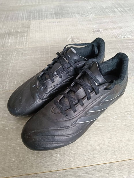 Adidas gyerek stoplis futball cip, 40-es