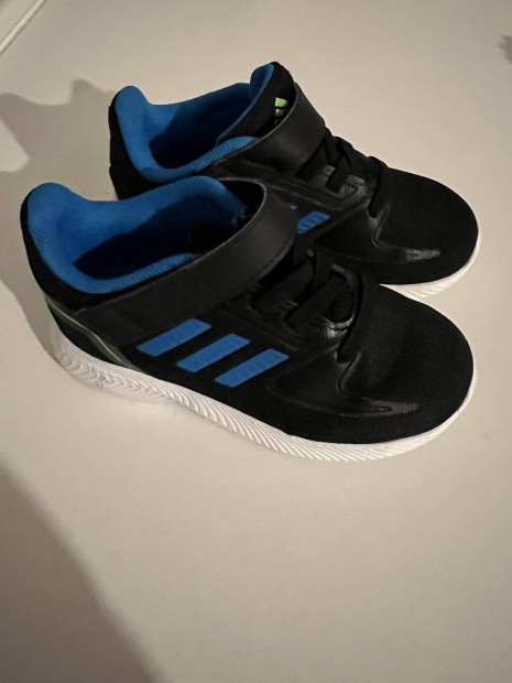 Adidas gyerekcip 25