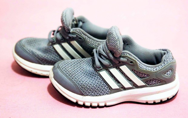 Adidas kisfi sportcip 29