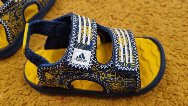 Adidas kisfi szandl