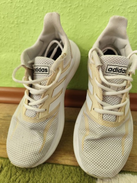 Adidas lábbeli