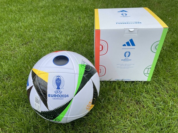 Adidas labda Fussballliebe EURO2024 focilabda (dszdobozban)