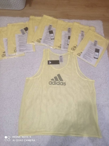 Adidas megklnbztet, jelz trik 