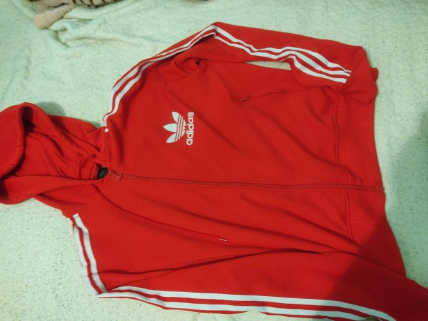 Adidas melegt