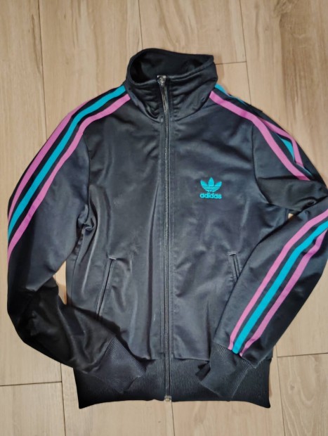 Adidas melegt fels 