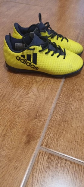 Adidas m�f�ves cip� 30-as