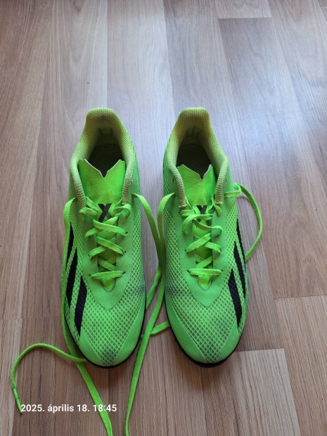 Adidas műfüves foci cipő focicipő hernyótalpas 41.5 41 1/2