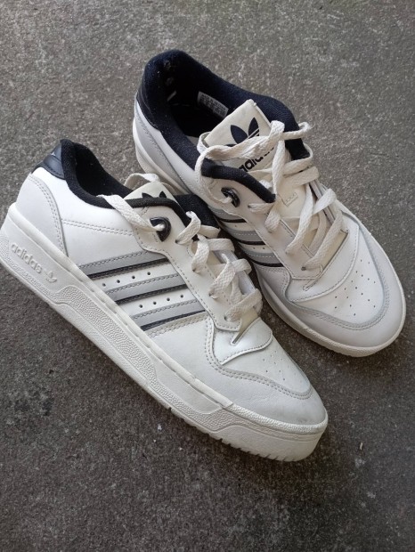 Adidas ni cip 39