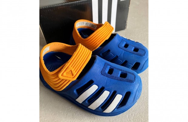 Adidas nyári gumi szandál , vízi cipő 21