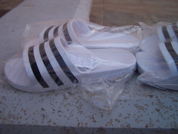 Adidas papucs 43-as , jj,