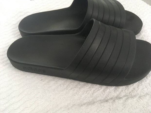 Adidas papucs (45 ) 