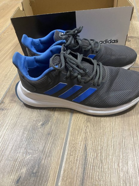 Adidas sportcip 42-es