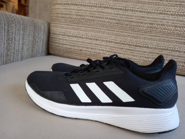 Adidas sportcip 44-es 