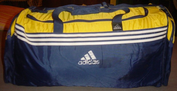 Adidas sporttska- vintage (30x30x65 cm)