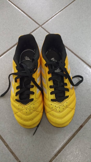 Adidas stoplis 33-as gyerek foci cip 