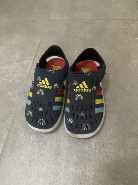 Adidas szandl 31-es