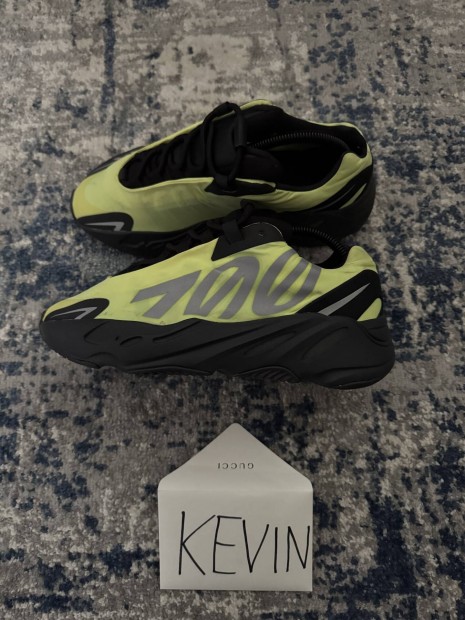 Adidas yeezy 700