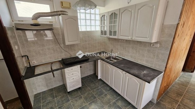 Adonyi elad� 70 nm-es h�z