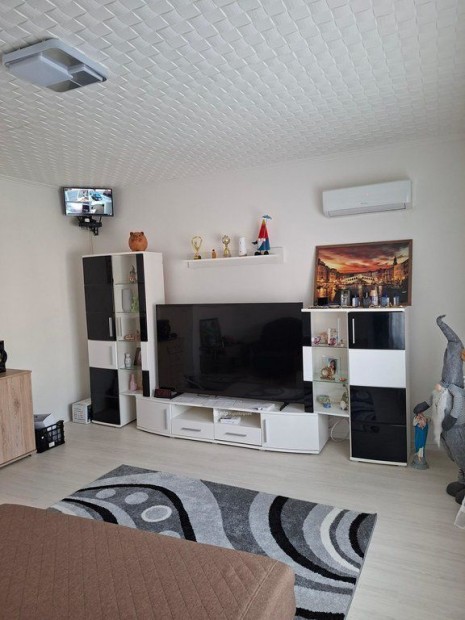 Adonyi elad� 95 nm-es h�z