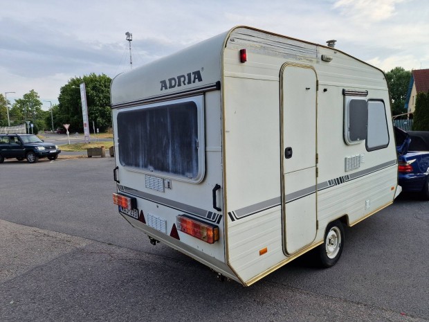 Adria 400 lakokocsi 2 fekhelyes, zuhany, wc, bojler, telepitesre