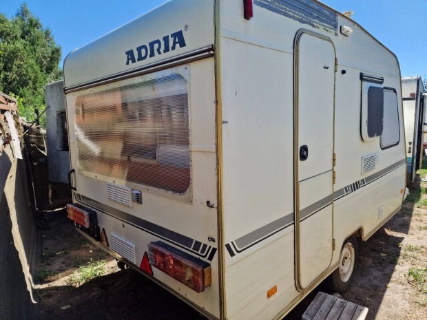 Adria 400 lakokocsi (-100.000 Ft Akcios) zuhany,wc,bojler 