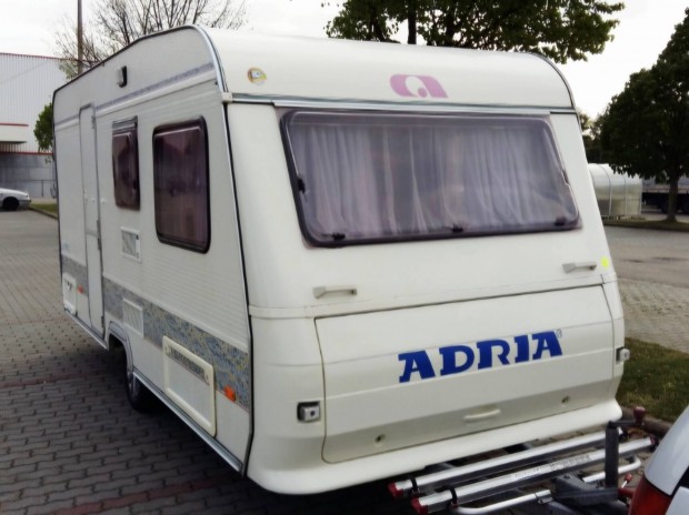 Adria 430DD.Megkimélt könnyű lakókocsi!