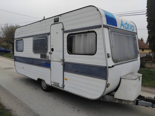 Adria 500 Lak�kocsi Telep�t�sre 
