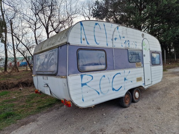 Adria 550 lakokocsi 5 fekhelyes, neazas mentes, akar leszallitassal is