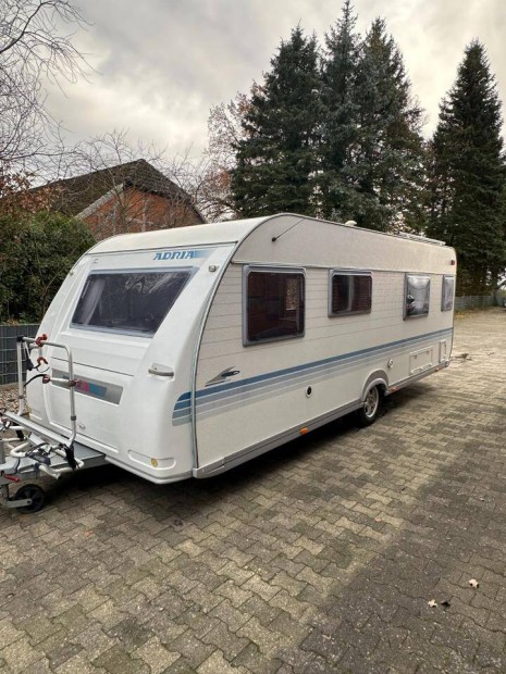 Adria Classica 613 UT lak�kocsi 