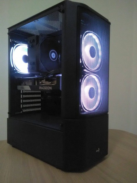 Aerocool quantum mesh ATX szmtgp hz