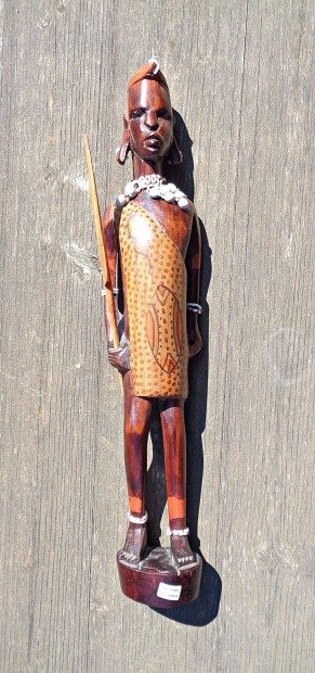 Afrikai faragott fa harcos szobor
