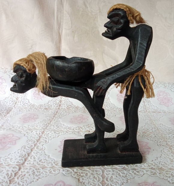 Afrikai trzsi figurs erotikus jelenet 