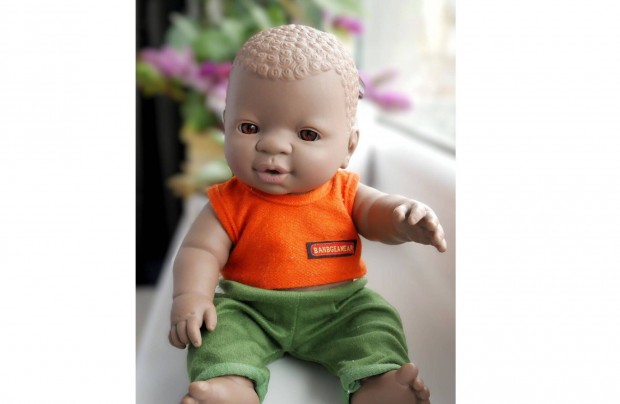 Afro leth vinyl csecsem baba -BIBI Boy Doll