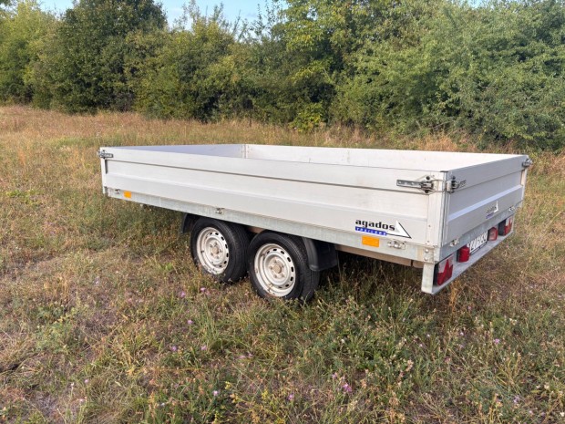 Agados k�ttengelyes ut�nfut�/p�tkocsi