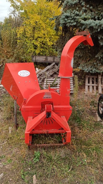 Ágaprító kardán hajtású 150 mm vágási átmérővel, ágdaráló, daráló
