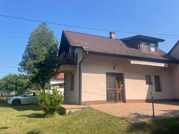 Agárd, Színes utca, 75 m2-es, családi ház, 3+1 félszobás, felújított
