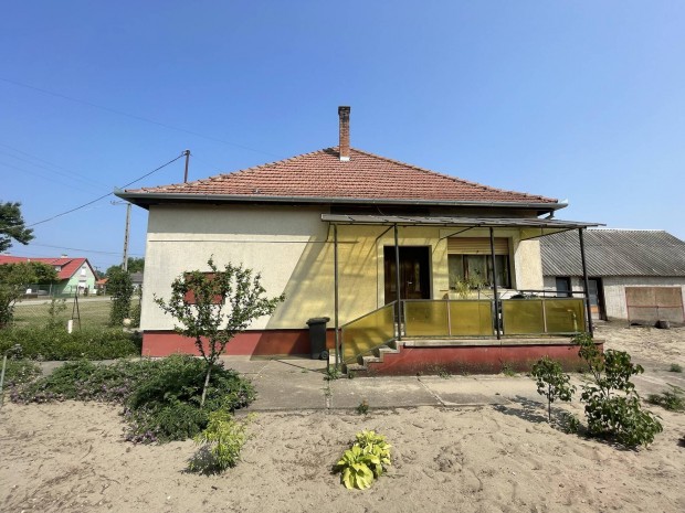 Ágasegyházán családi ház eladó