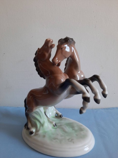gaskod lovak, porceln szobor