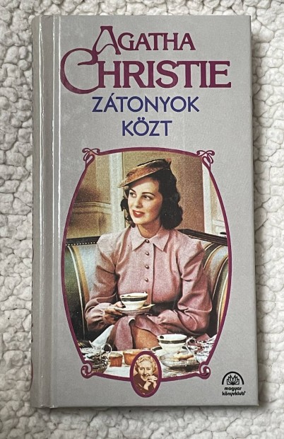 Agatha Christie: Ztonyok kzt