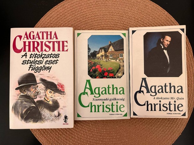 Agatha Christie, illetve egyb knyvek eladk Zalaegerszegen. 