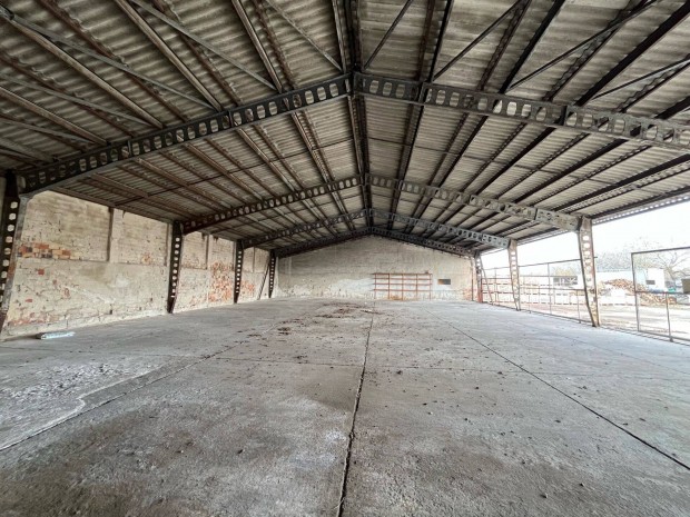 Agro sejttart�s csarnok elad�